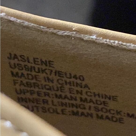 JustFab Jaslene Sz 9 Taupe Pointy Toe 5” Heels Gold Lock Key Sets Pumps Heels - Picture 8 of 8